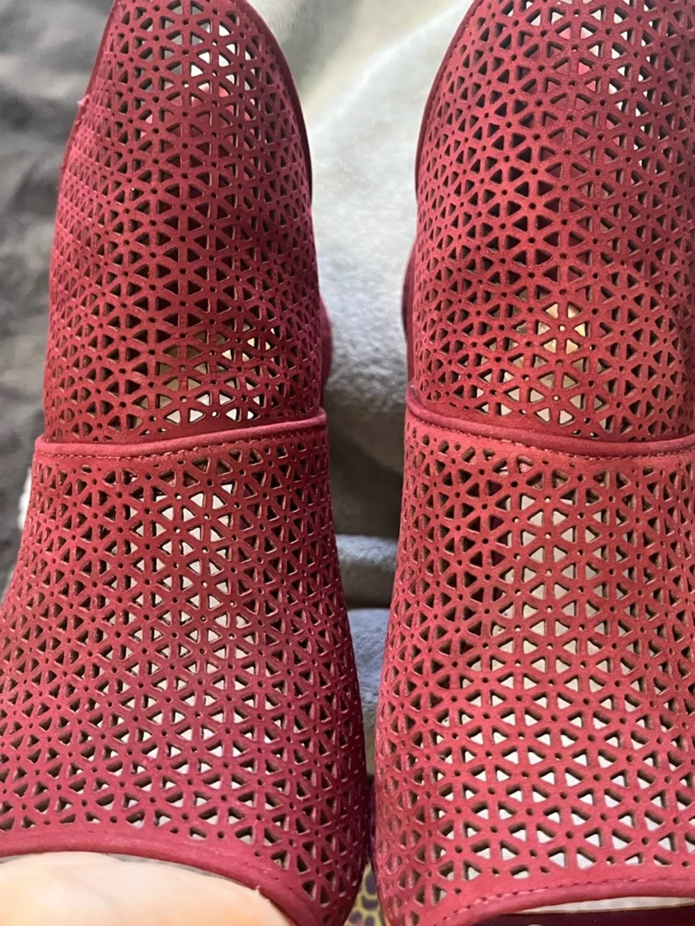 Vince Camuto Red Laser-Cut Peep-Toe Stiletto Booties Size 8.5 - Picture 16 of 17